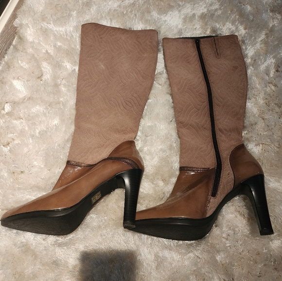 Bought this boot in a store named PRAVDA. No box to check the brand. - Picture 1 of 5